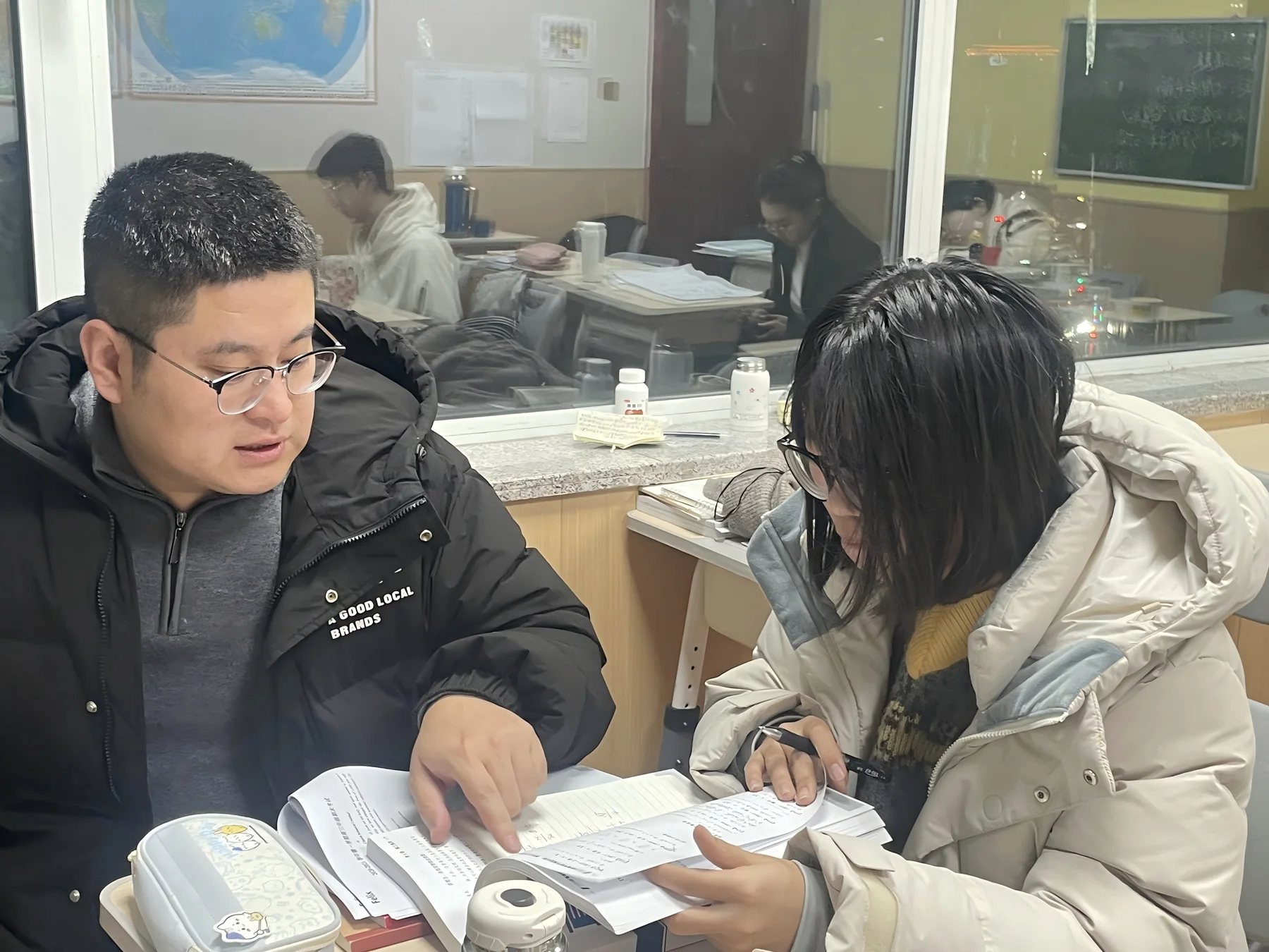 晚自习学科老师近桌答疑